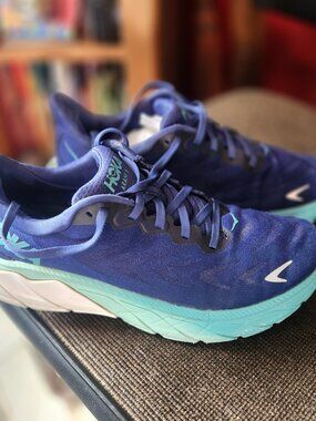 HOKA ONE ONE Arahi 6 | Women's US 8.5 | Navy/Aqua